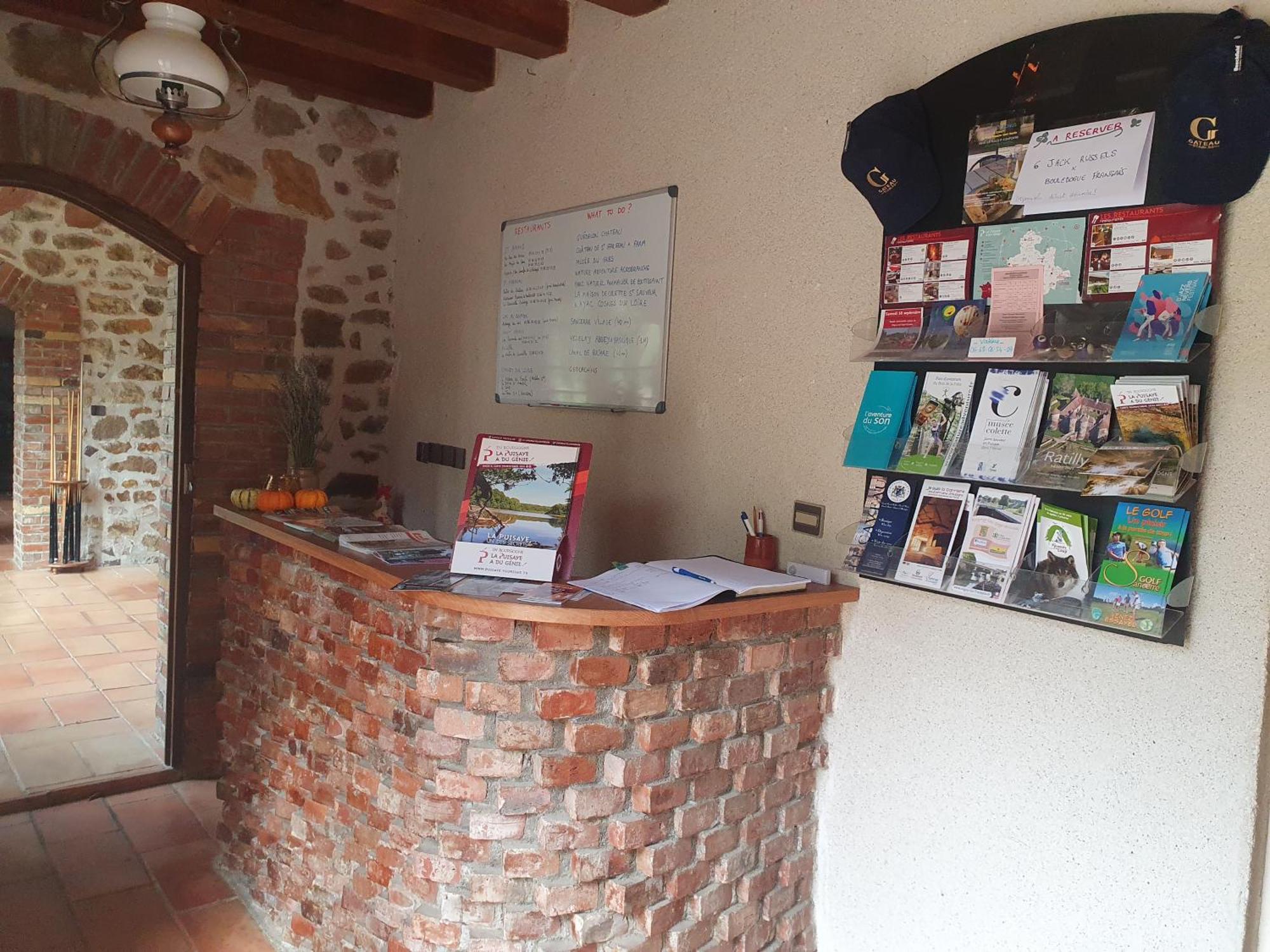 Ferme Equestre & Chambres D'Hotes Gateau Stables Proche Guedelon Saint-Amand-en-Puisaye エクステリア 写真