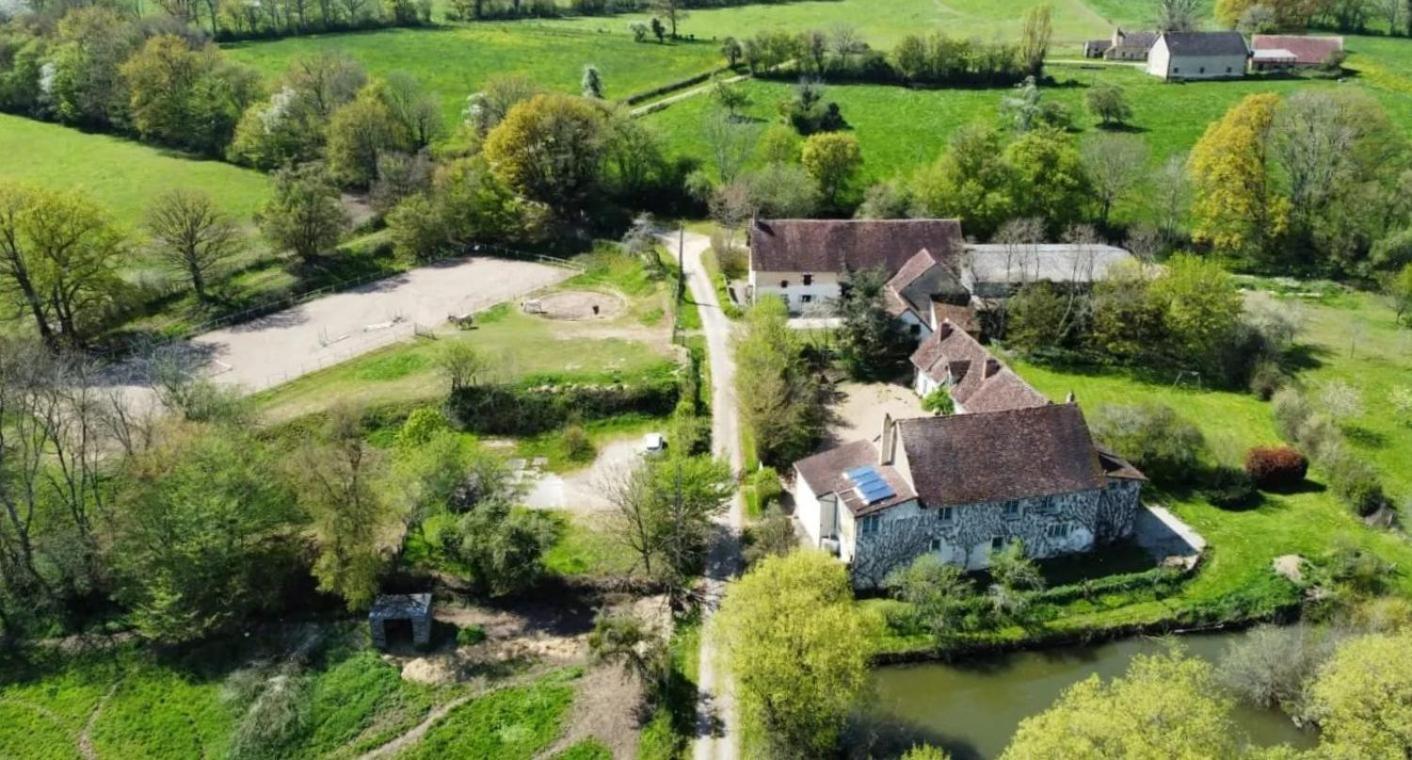 Ferme Equestre & Chambres D'Hotes Gateau Stables Proche Guedelon Saint-Amand-en-Puisaye エクステリア 写真